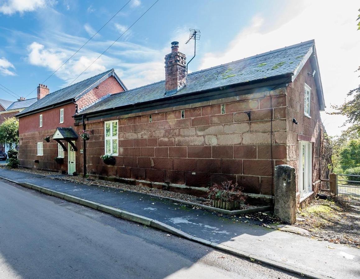 Pear Tree Courtyard Guest house Kinton
